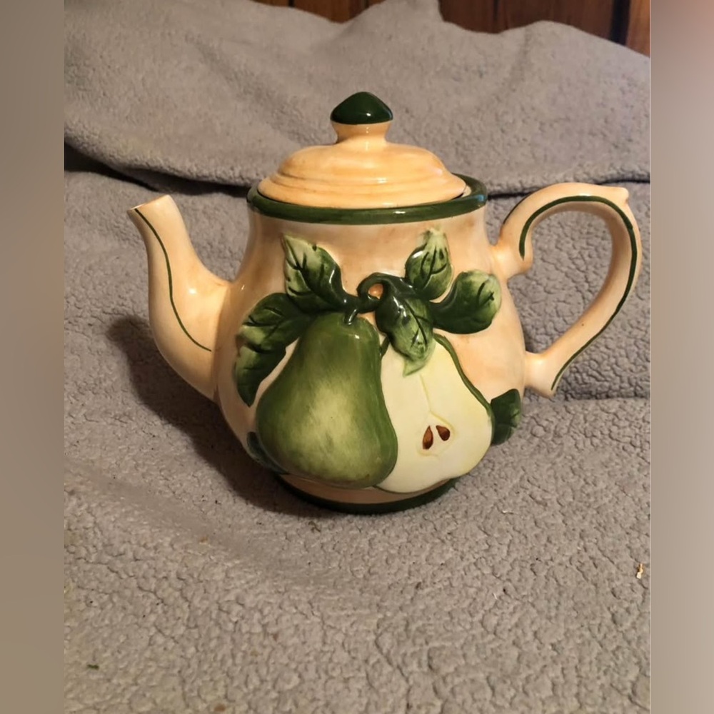 Pear Design Ceramic Teapot
